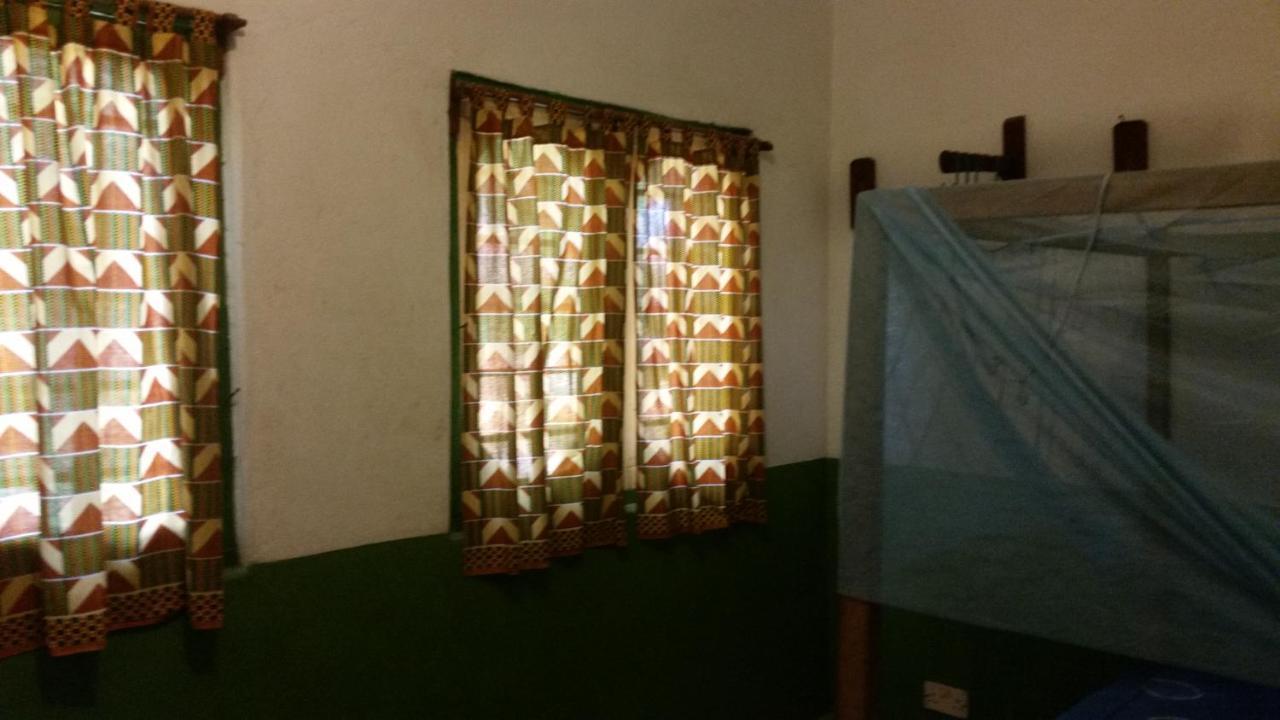 Big Milly'S Backyard Hotel Kokrobite Bagian luar foto