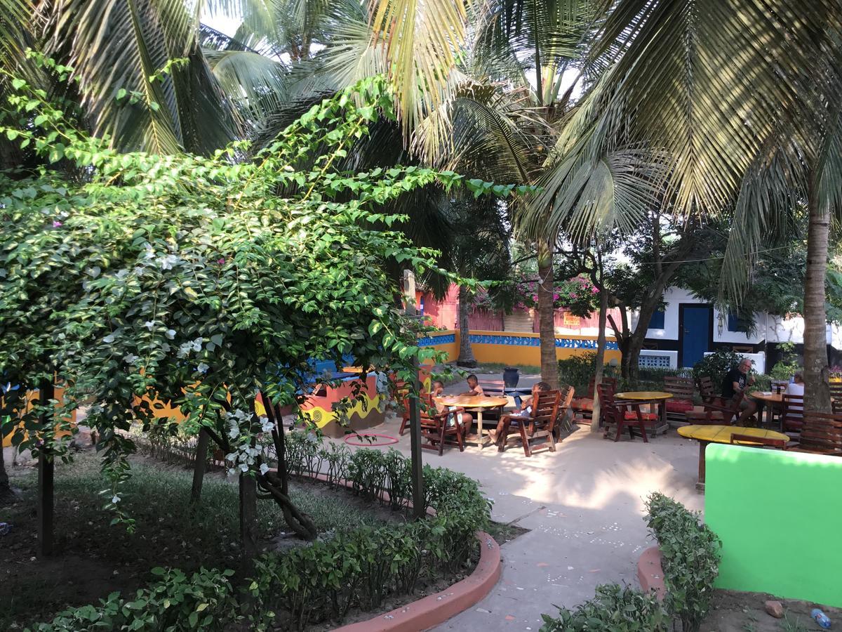 Big Milly'S Backyard Hotel Kokrobite Bagian luar foto