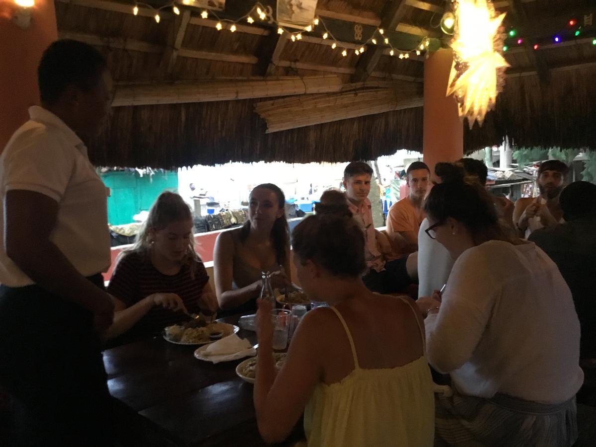 Big Milly'S Backyard Hotel Kokrobite Bagian luar foto