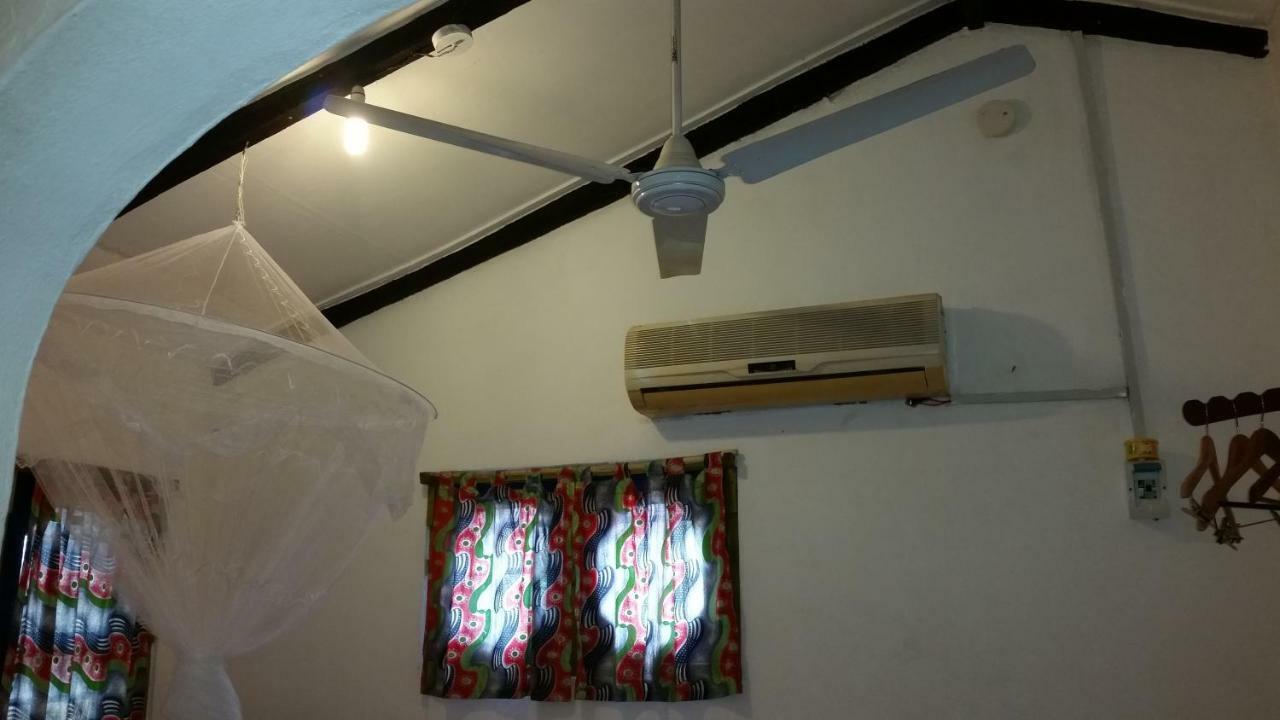 Big Milly'S Backyard Hotel Kokrobite Bagian luar foto
