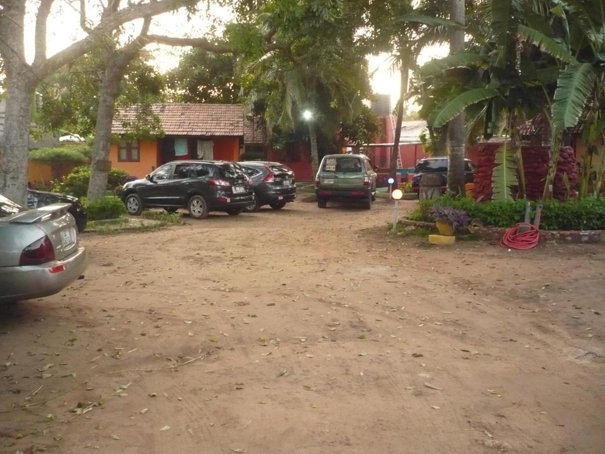 Big Milly'S Backyard Hotel Kokrobite Bagian luar foto