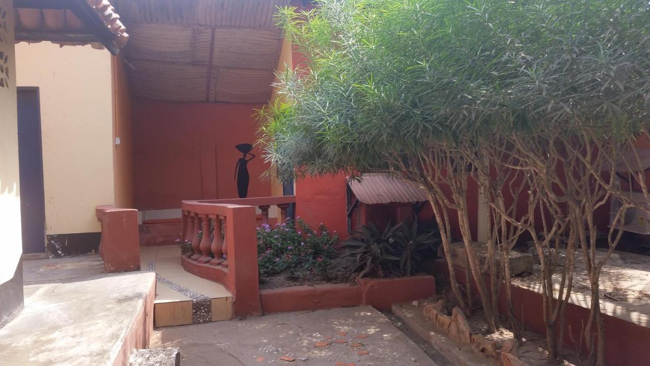 Big Milly'S Backyard Hotel Kokrobite Bagian luar foto