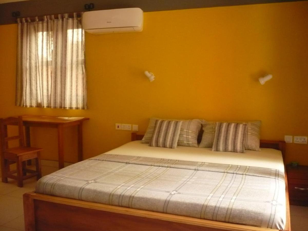 Big Milly'S Backyard Hotel Kokrobite Bagian luar foto