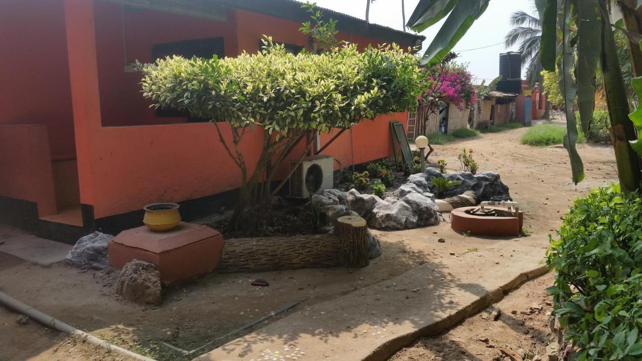 Big Milly'S Backyard Hotel Kokrobite Bagian luar foto