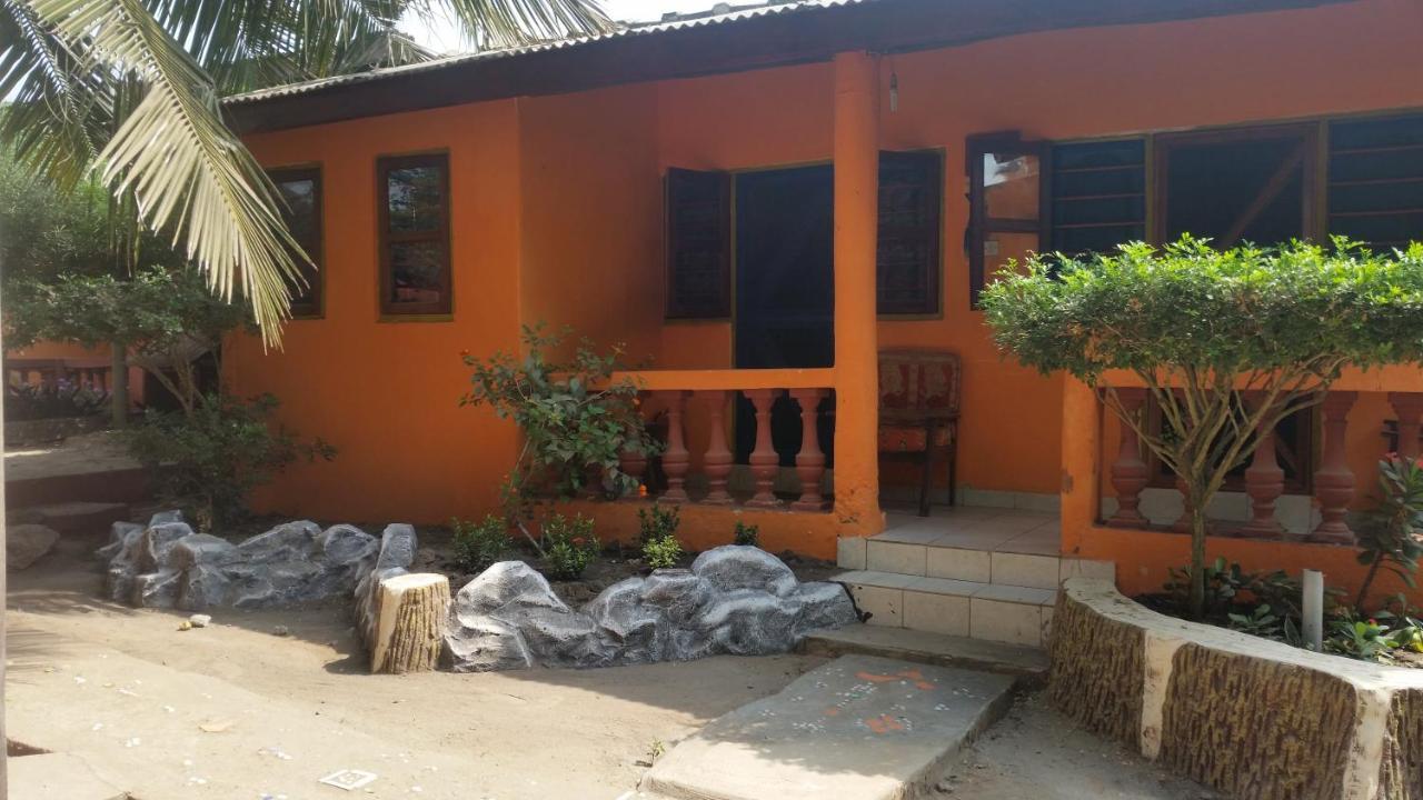 Big Milly'S Backyard Hotel Kokrobite Bagian luar foto