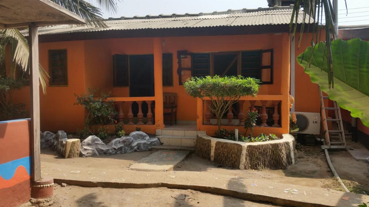 Big Milly'S Backyard Hotel Kokrobite Bagian luar foto